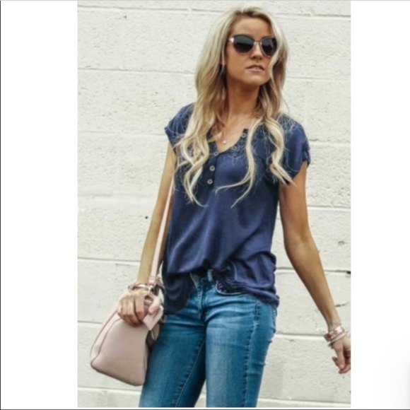 Blue Buttoned Detail Short Sleeve Top - Picture 4 of 5